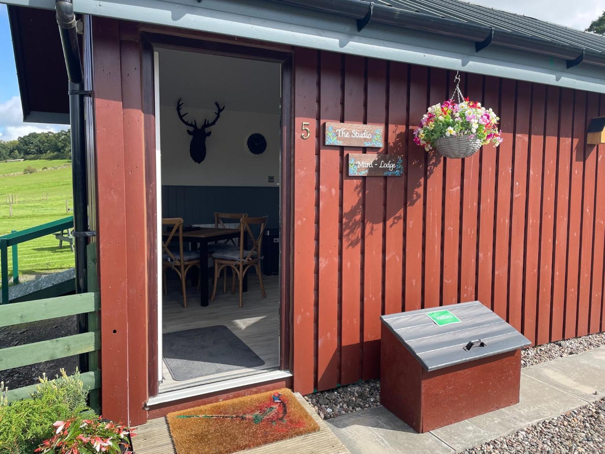 Wellsfield Farm Holiday Lodges Stirling Exterior photo