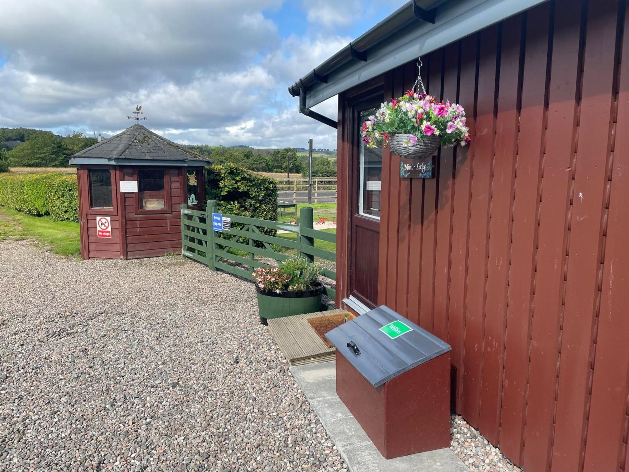 Wellsfield Farm Holiday Lodges Stirling Exterior photo
